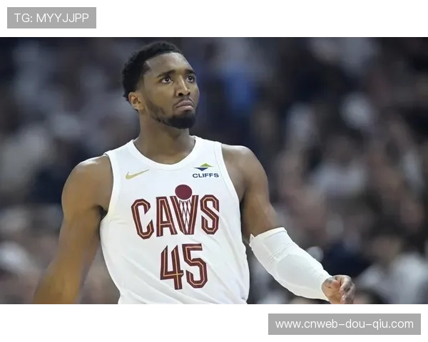 米切尔隔扣对手引爆客场，骑士士气大振锁定胜局